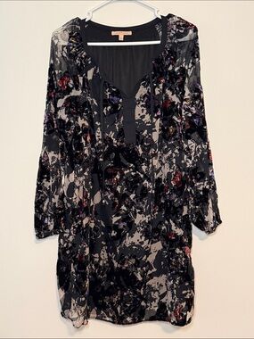 Gibson Latimer Black Top with Blush Label Detail